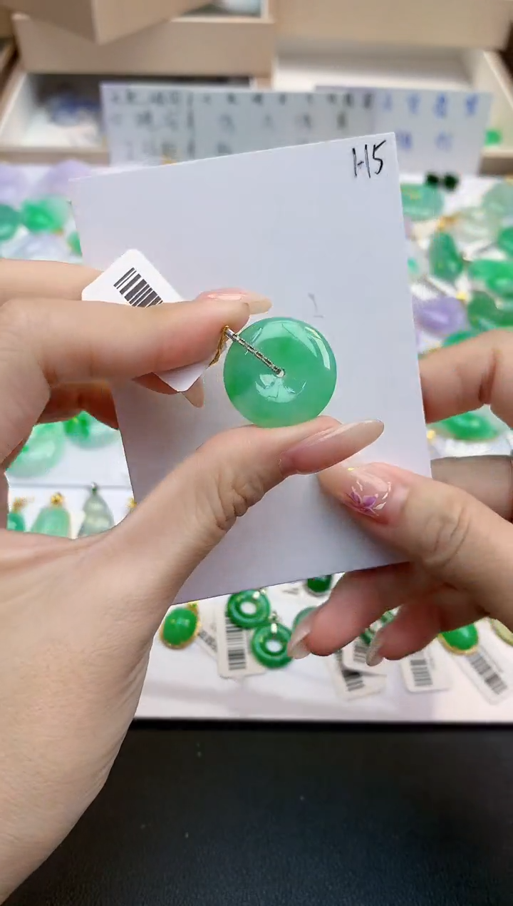 颈饰18K金镶嵌翡翠天然缅甸A货翡翠