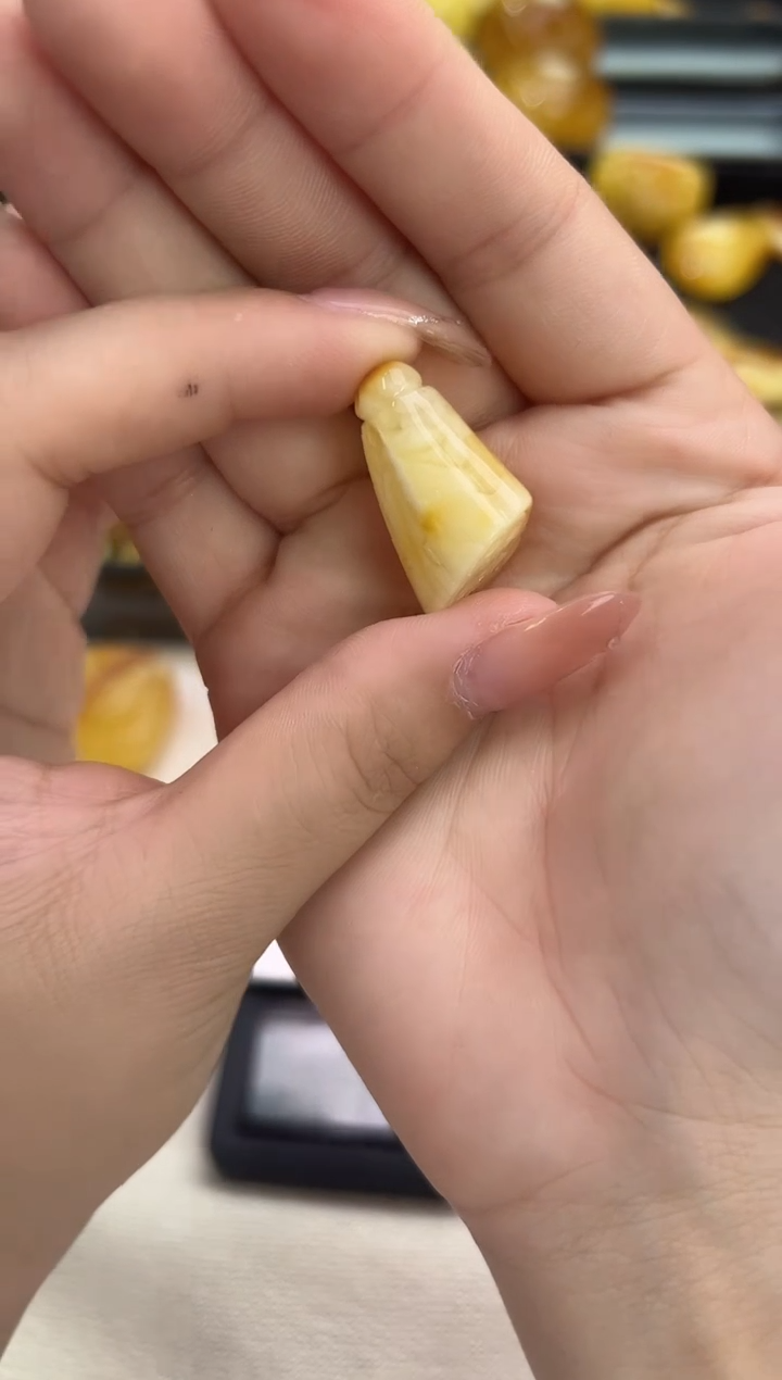 裸石琥珀未镶嵌琥珀蜜蜡吊坠