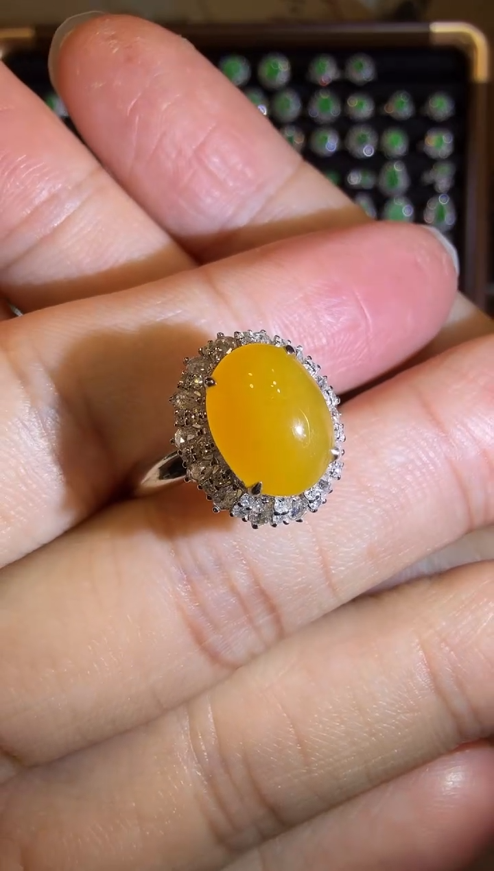 【闪购商品】翡翠戒指18K金镶嵌冰糖黄蛋戒指