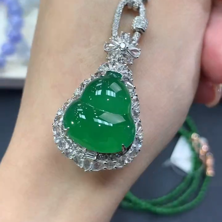 翡翠18K金镶嵌吊坠(不含链)f2 总价248000 补款148000