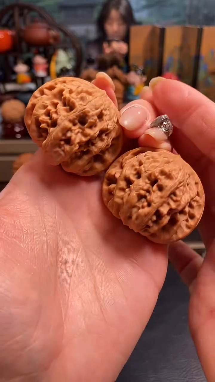 【闪购商品】文玩核桃把件A62盘龙虎头42