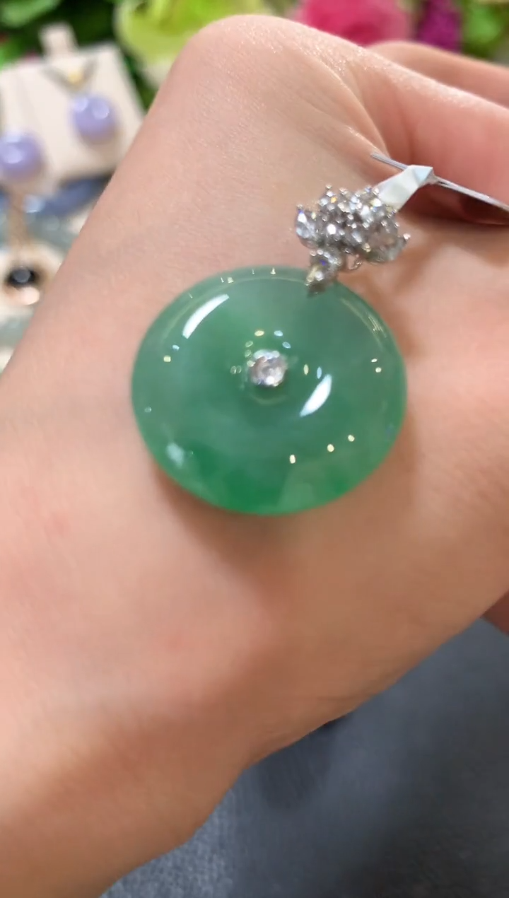 吊坠(不含链)18K金镶嵌翡翠x76  