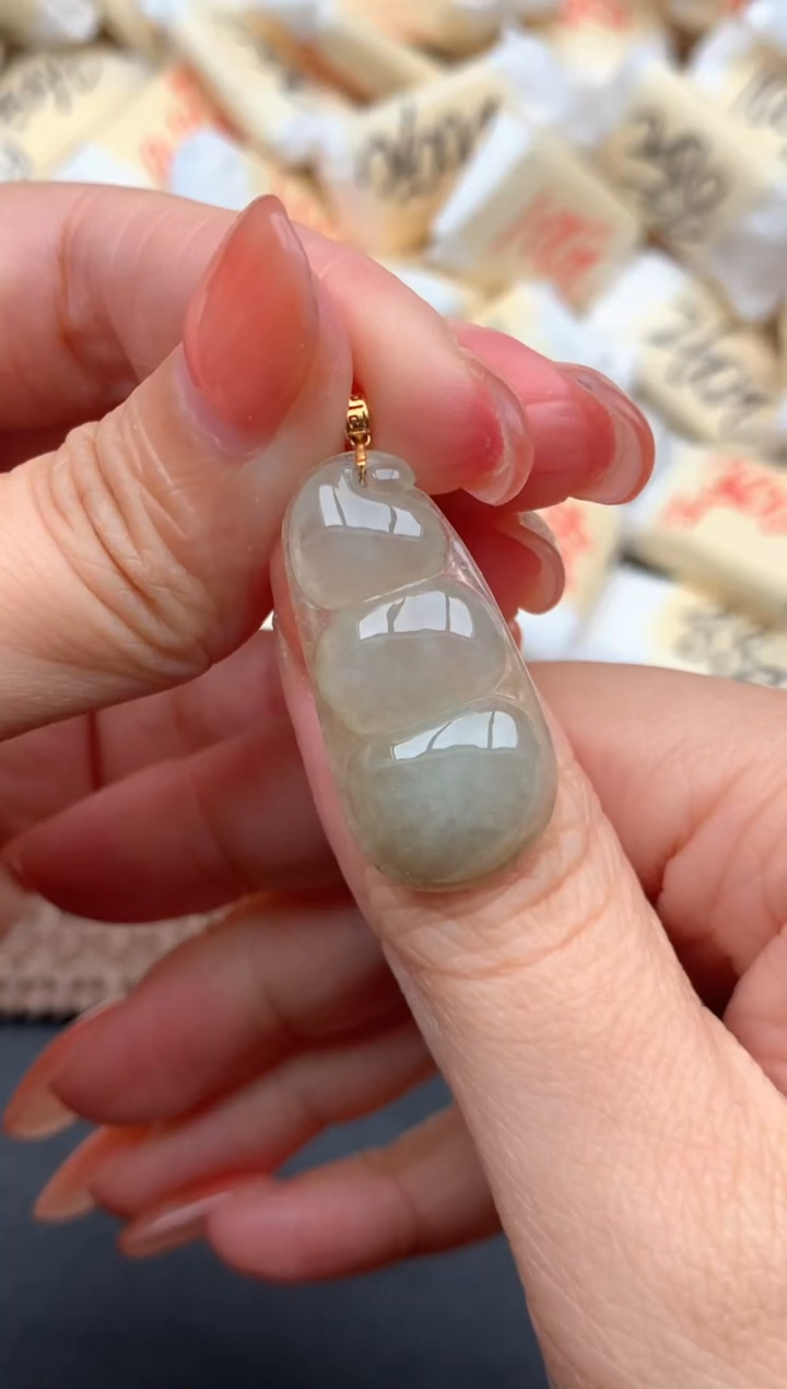 18K金镶嵌挂件翡翠1