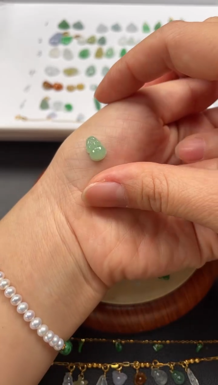 吊坠(不含链)18K金镶嵌翡翠一个JK502