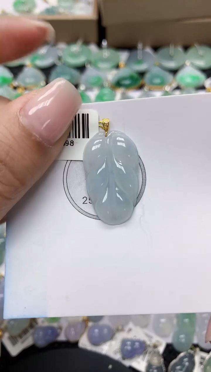 颈饰18K金镶嵌翡翠1111111111