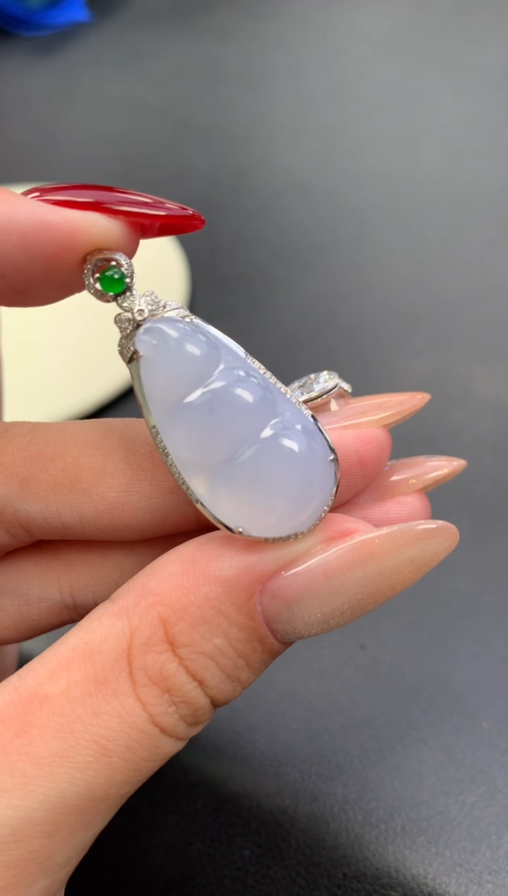 颈饰18K金镶嵌翡翠48小时鉴赏期 退货不扣服务费