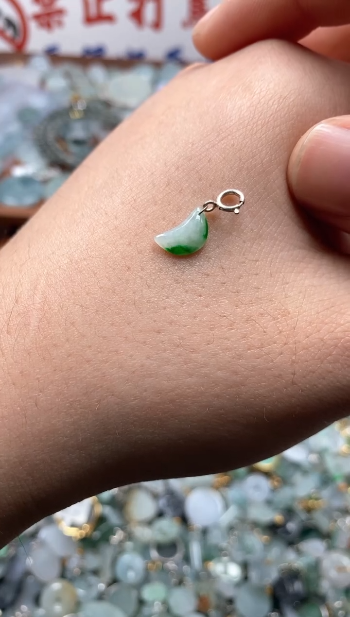 【闪购商品】翡翠颈饰未镶嵌哥哥