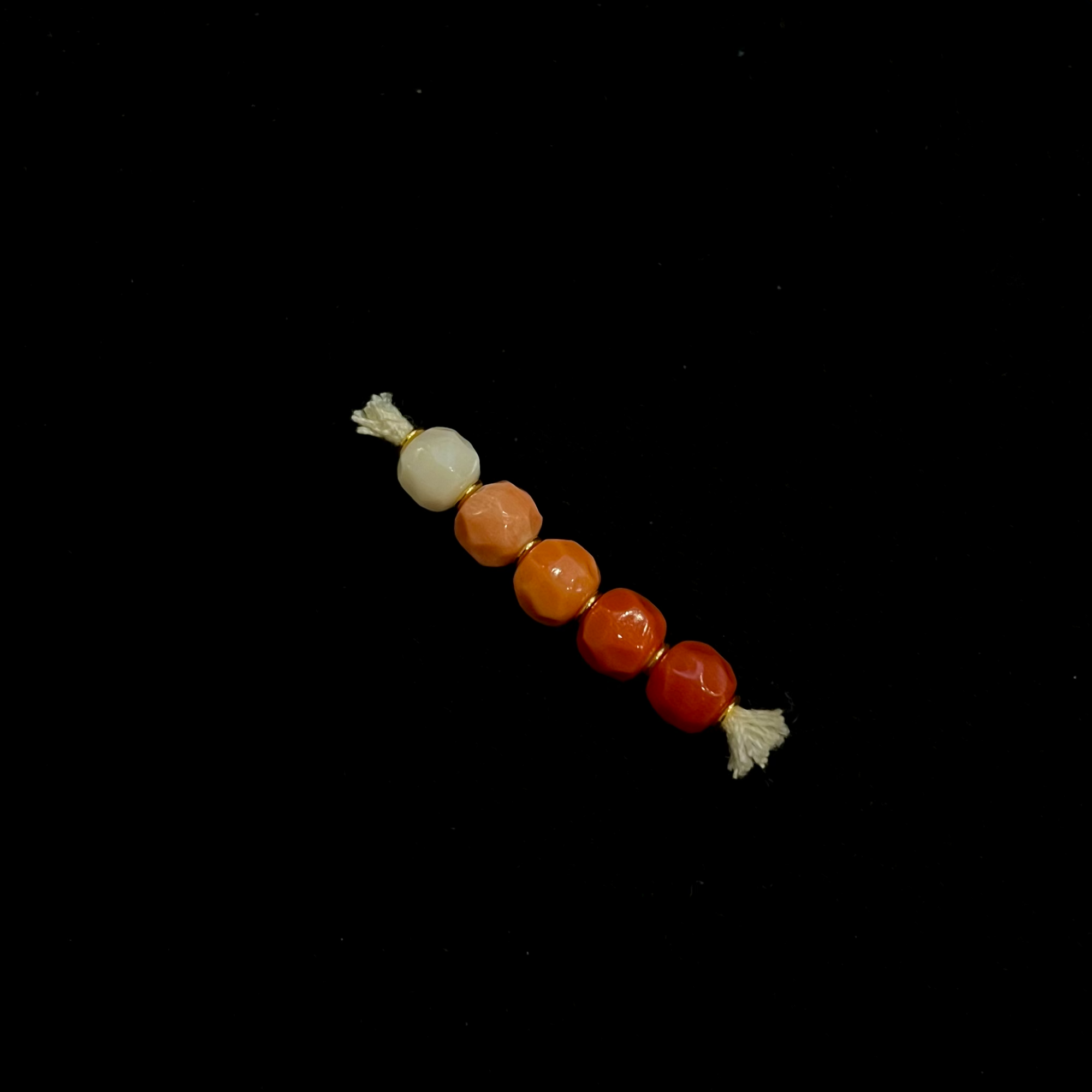 红珊瑚雕刻渐变色无相珠一组5枚