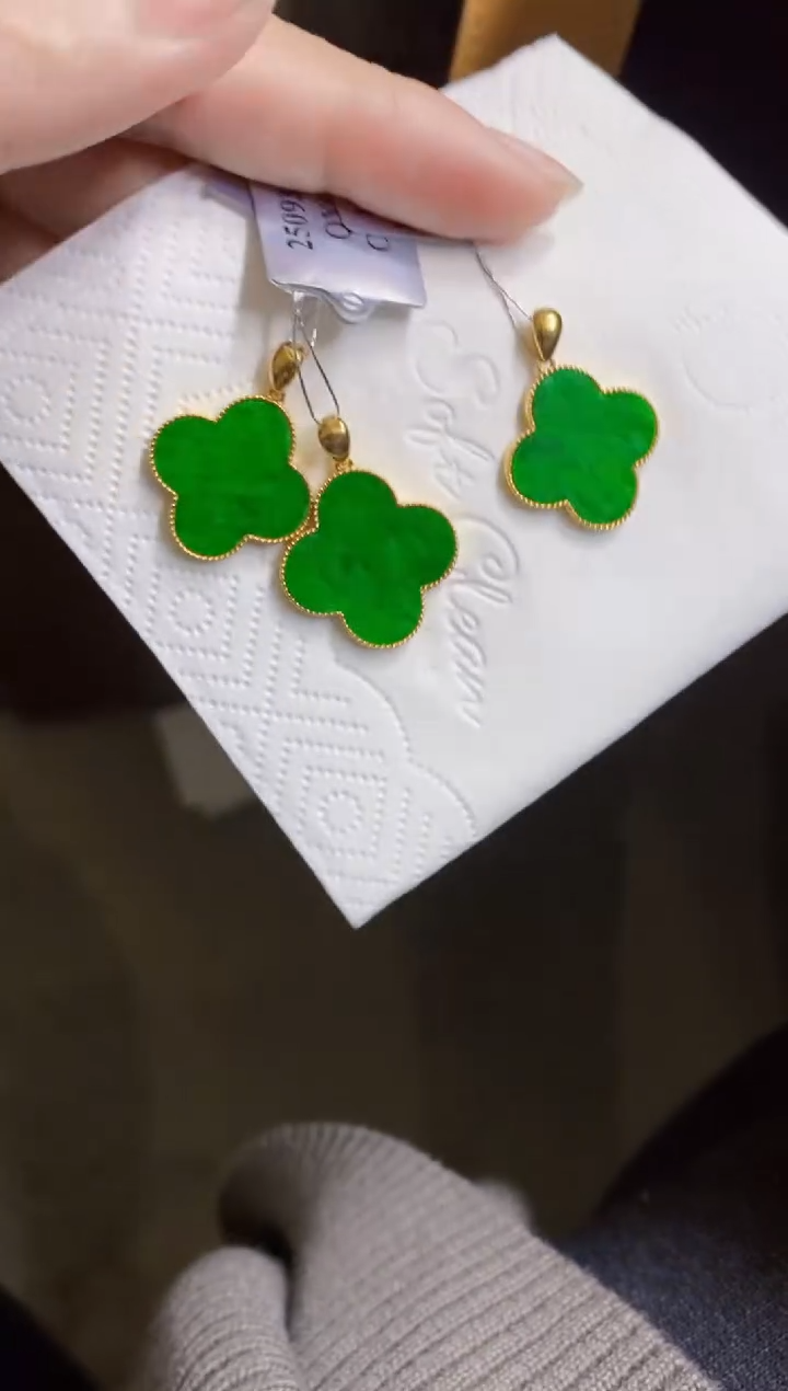 颈饰18K金镶嵌翡翠多样性发货发1个