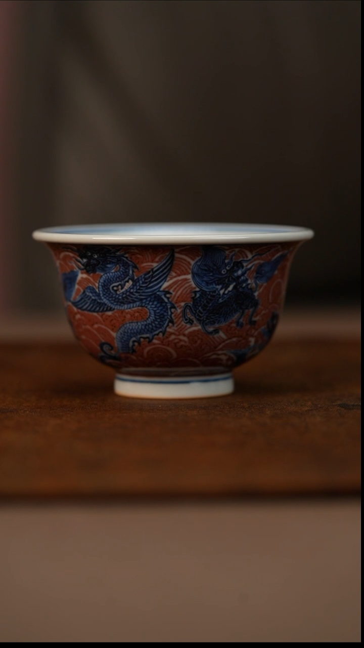 又见春风青花釉里红海八怪压手杯