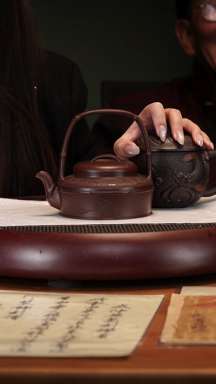 【闪购商品】紫砂茶壶2-52ZCP扁竹提梁甲级紫泥330cc