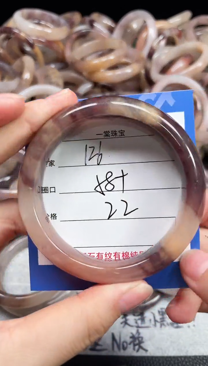 未镶嵌石英质玉手镯126