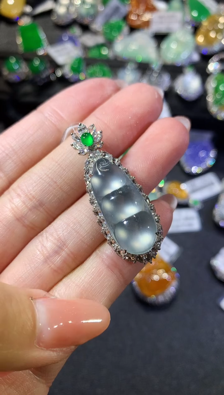 【闪购商品】翡翠吊坠(不含链)18K金镶嵌133-豆子