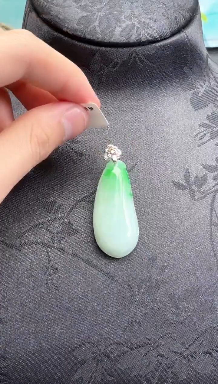 【闪购商品】翡翠颈饰18K金镶嵌福瓜