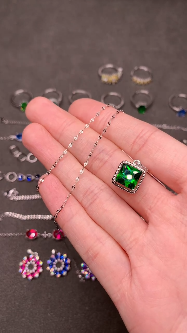 【闪购商品】透辉石吊坠银S925镶嵌.....
