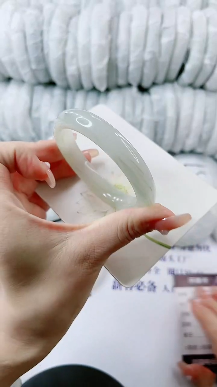 【闪购商品】石英质玉手镯未镶嵌0447934262-多样性发货