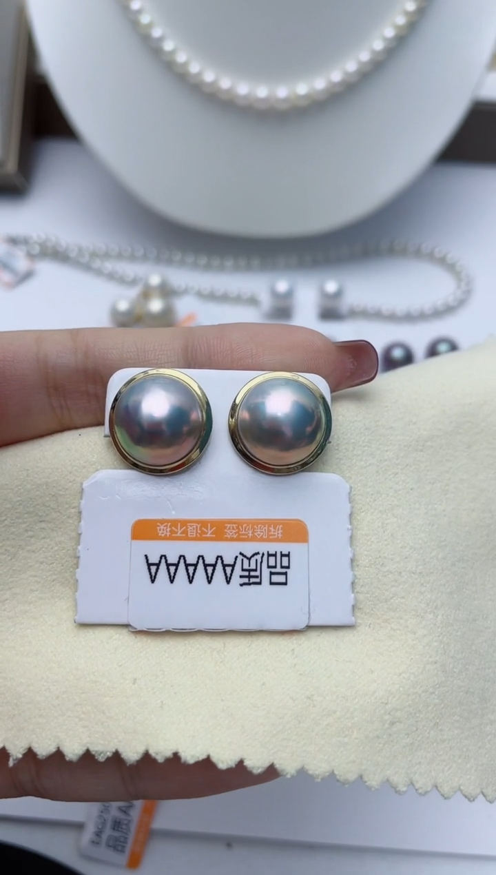 【闪购商品】拼合珍珠（马贝珠）耳饰18K金镶嵌W32