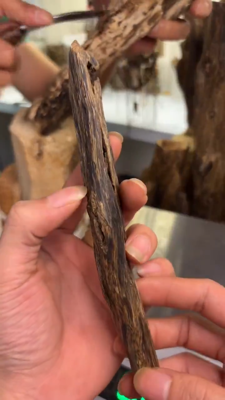 沉香沉香碎屑蓝宝石品种12克