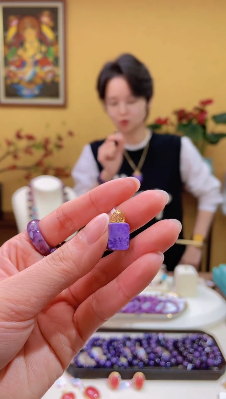 【闪购商品】苏纪石（舒俱来）颈饰18K金镶嵌40@@ZY30729026