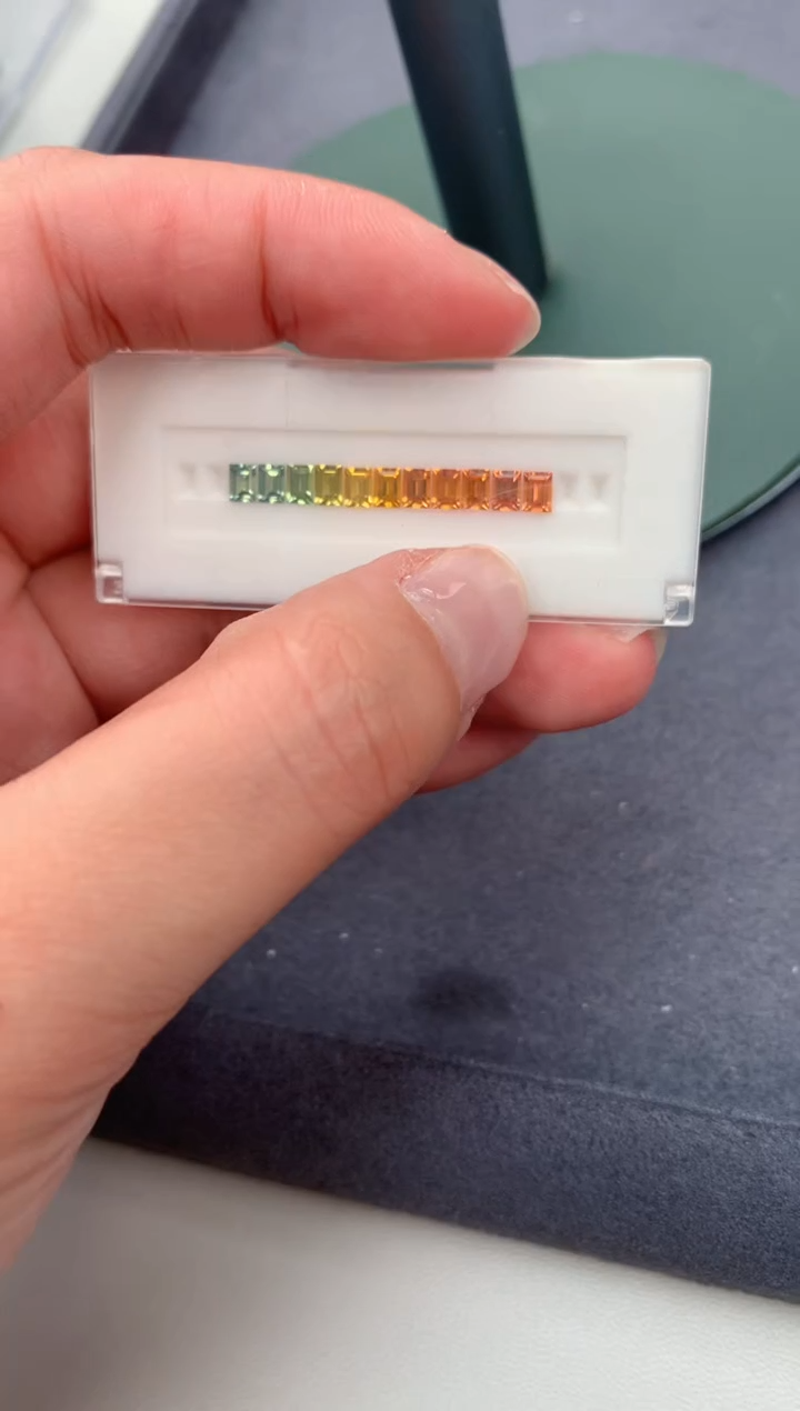 【闪购商品】彩色蓝宝石裸石未镶嵌1.7ct彩蓝宝套盒