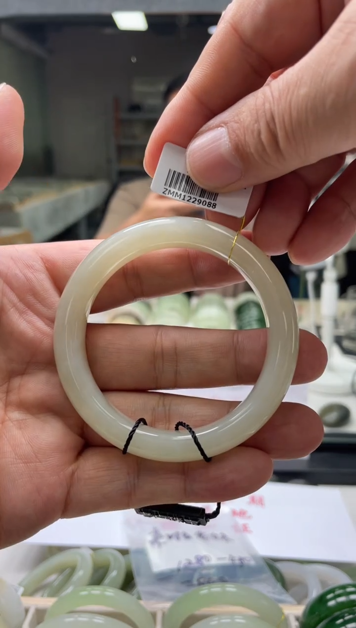 【闪购商品】和田玉手镯未镶嵌编码9088 圈口55-56