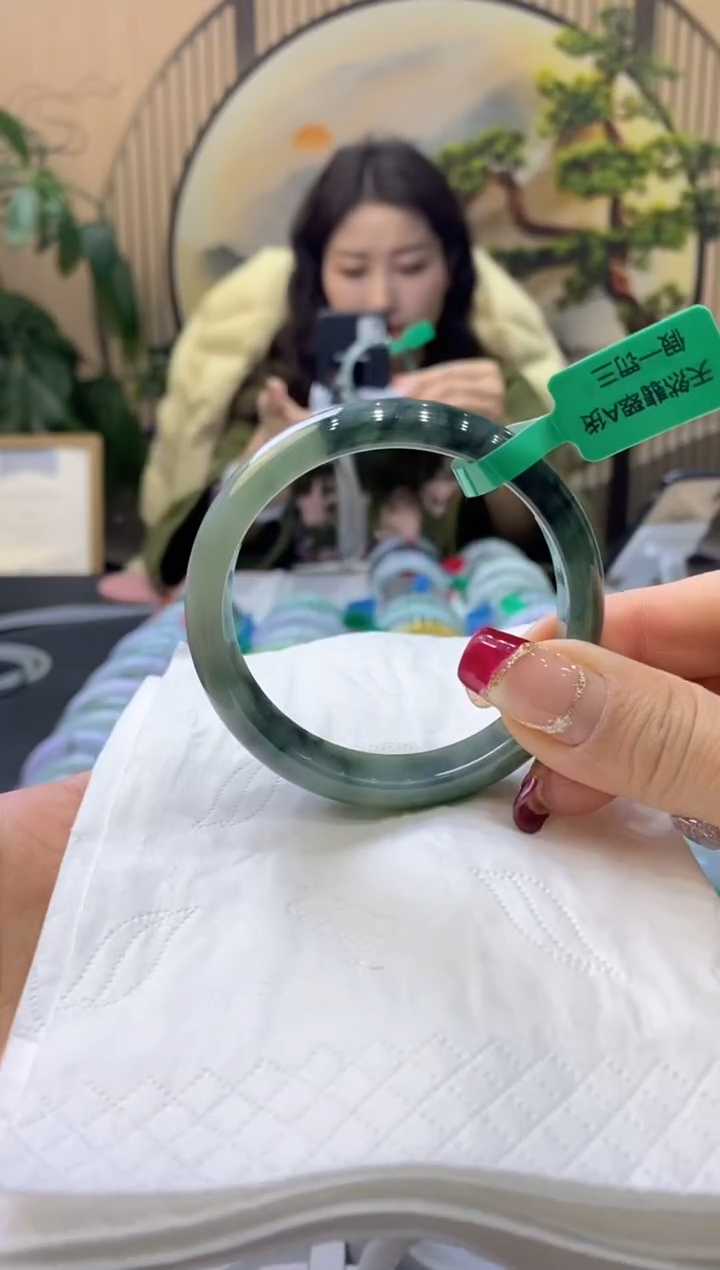 【闪购商品】翡翠手镯未镶嵌99905502