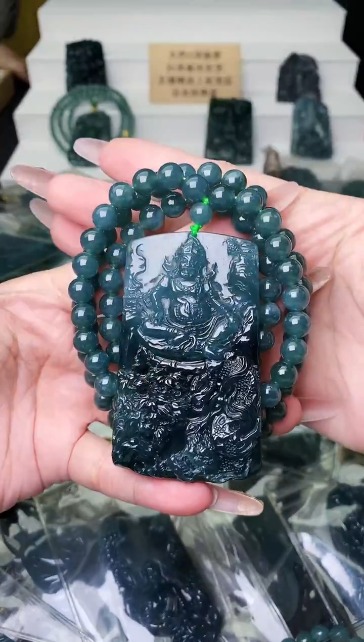 颈饰未镶嵌翡翠          