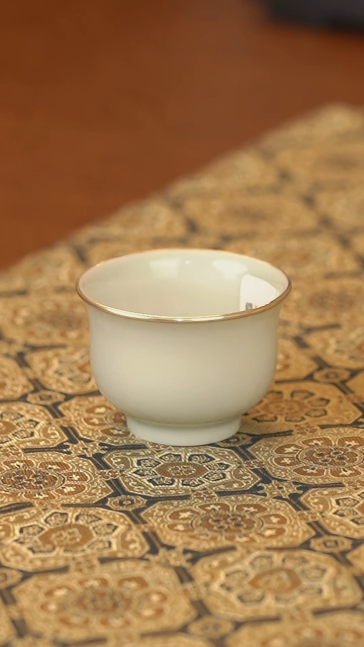 杯子舜瓷甜白釉包银炉式杯