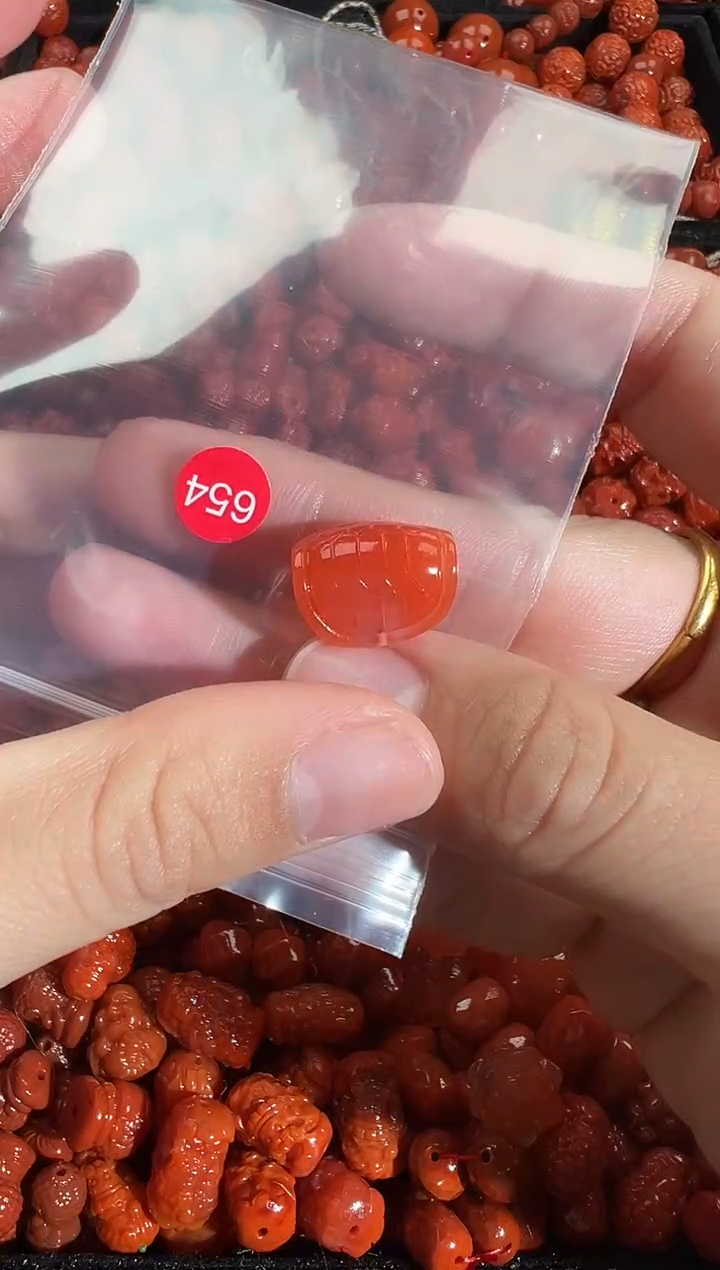 颈饰未镶嵌南红玛瑙1