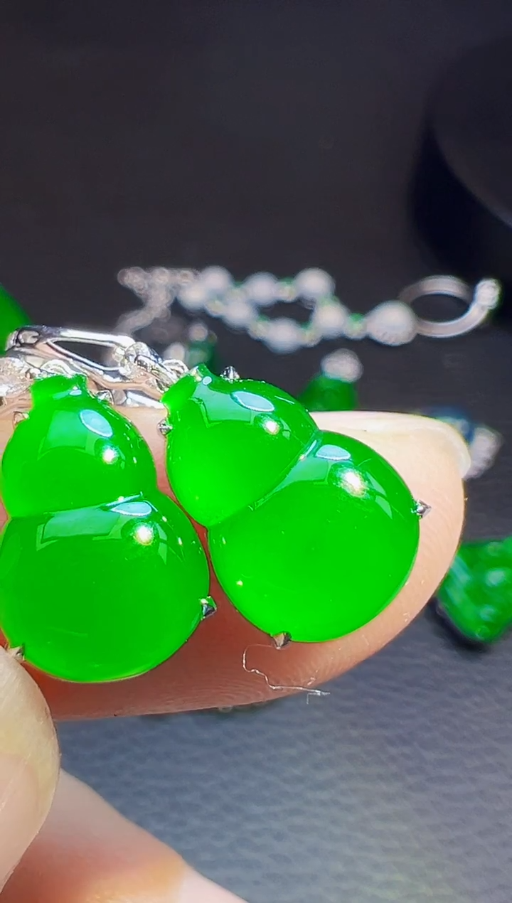 18K金镶嵌翡翠耳饰子**旺翡翠