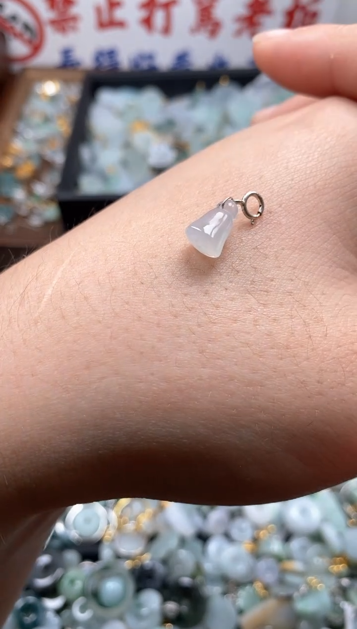 【闪购商品】翡翠颈饰未镶嵌哥哥