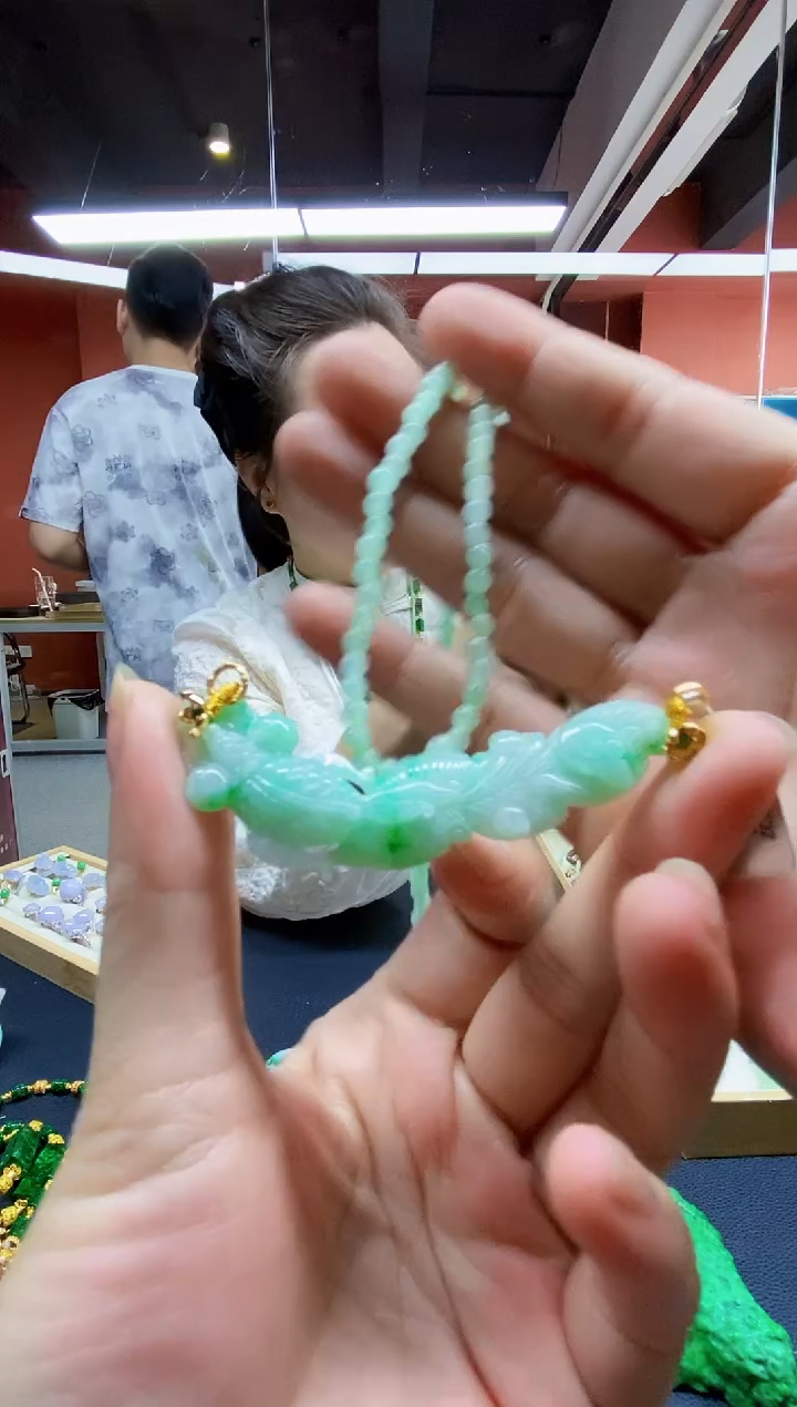 颈饰未镶嵌翡翠吊坠