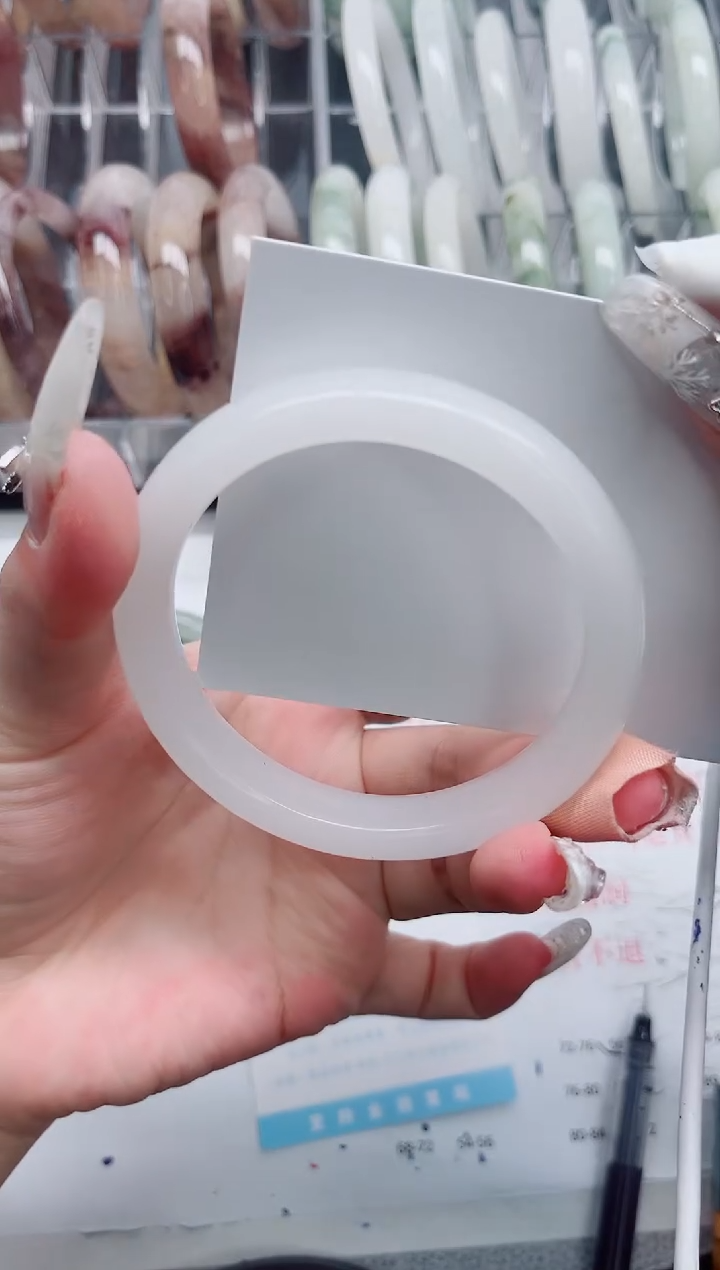 【闪购商品】石英质玉手镯未镶嵌A284-60.4