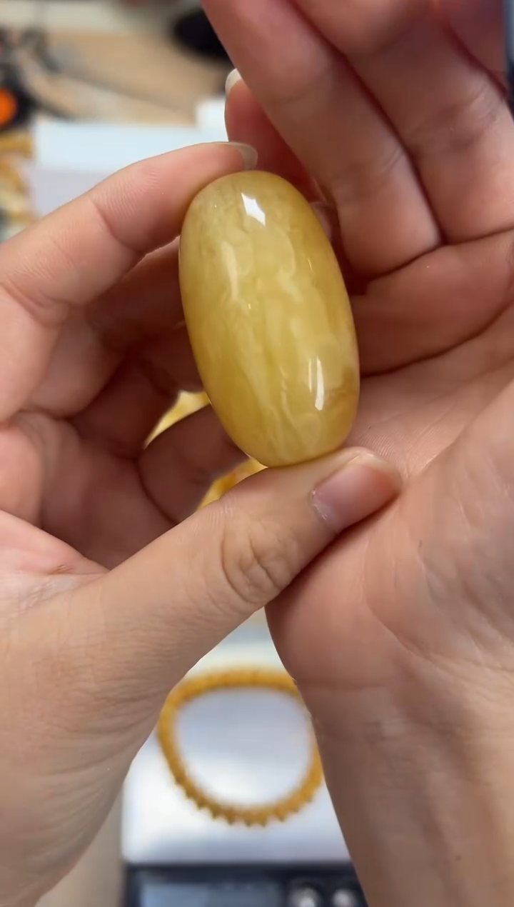 【闪购商品】琥珀裸石未镶嵌蜜蜡吊坠