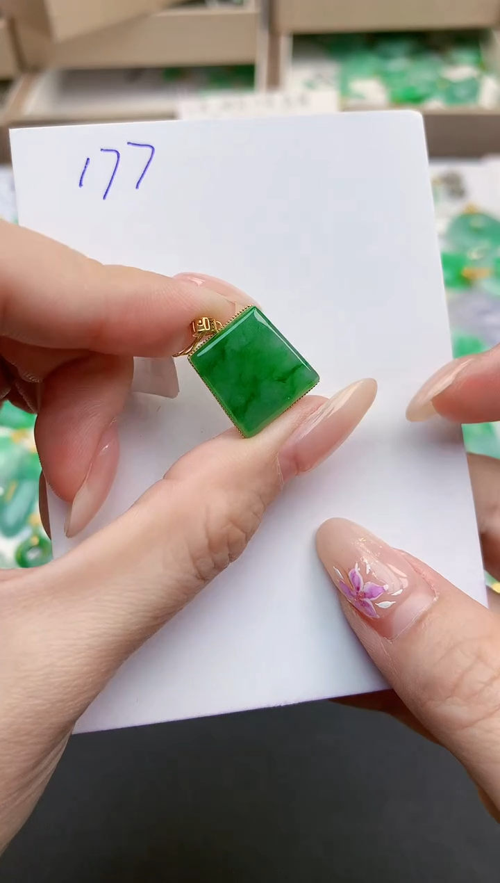 颈饰18K金镶嵌翡翠天然缅甸A货翡翠