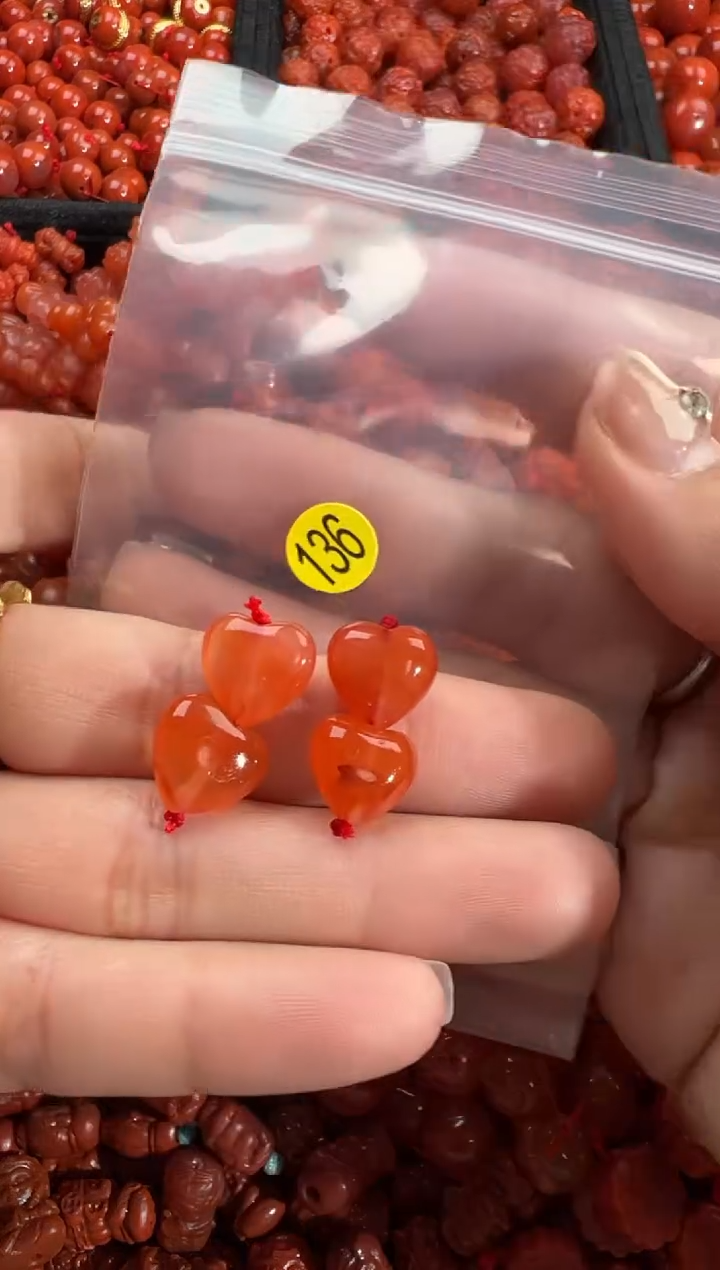 南红玛瑙合金颈饰1