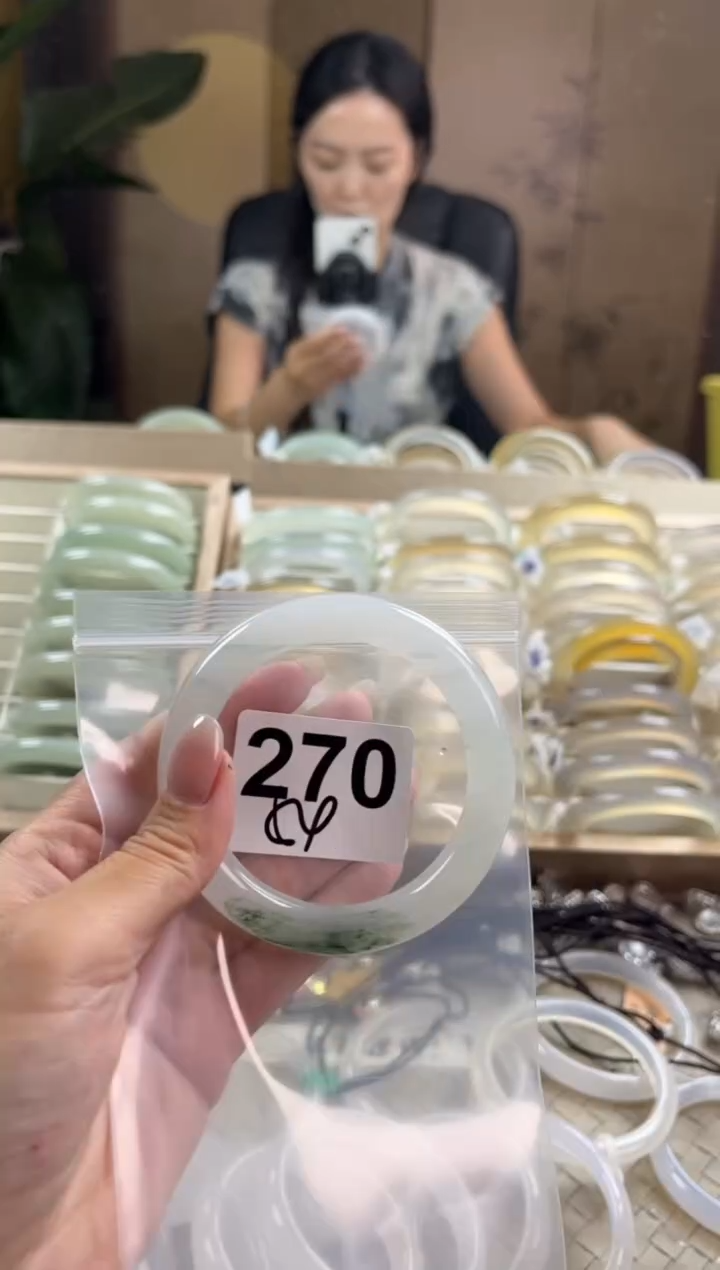 手镯玛瑙/玉髓未镶嵌天山翠默认微抠270微瑕