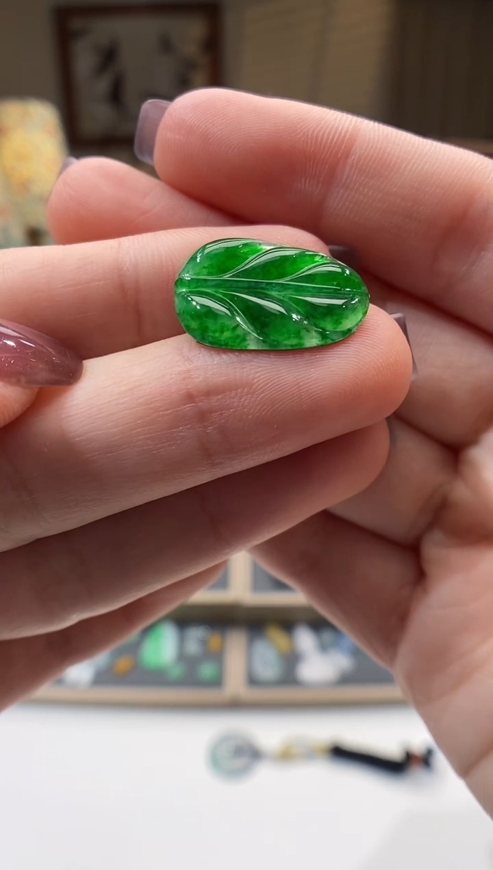 【闪购商品】翡翠颈饰未镶嵌叶子