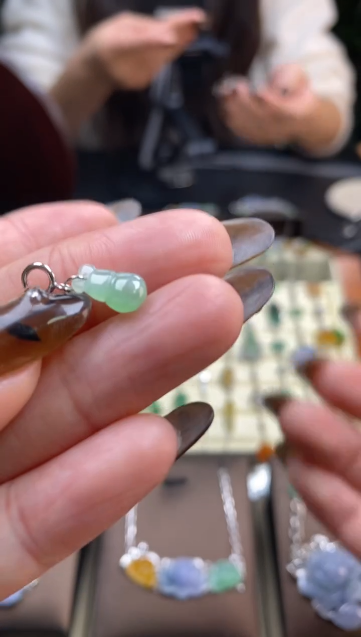 颈饰未镶嵌翡翠净货15305