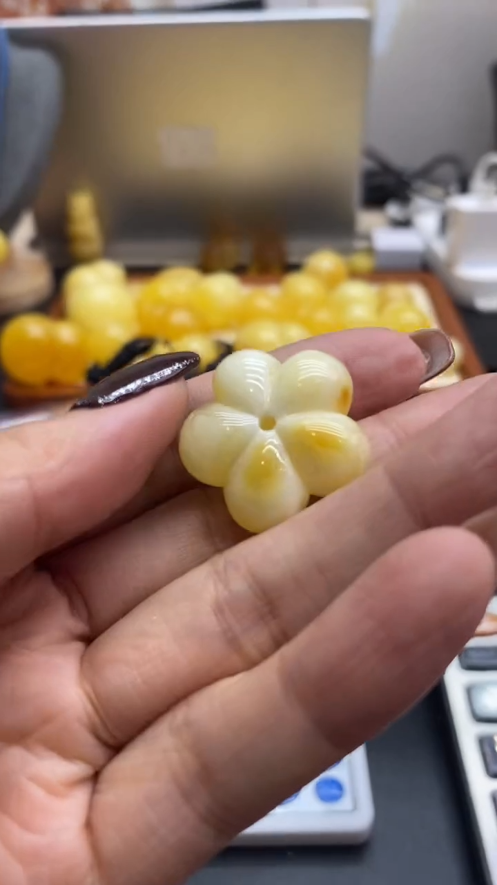 琥珀未镶嵌珠宝奇石2747