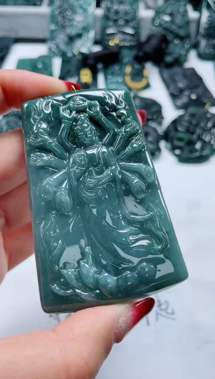 【闪购商品】翡翠颈饰未镶嵌            