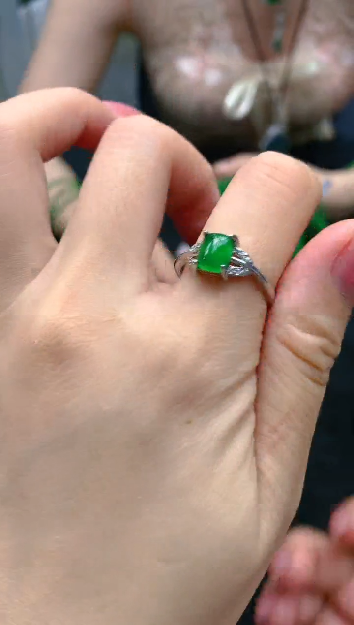 翡翠未镶嵌颈饰天然A货翡翠