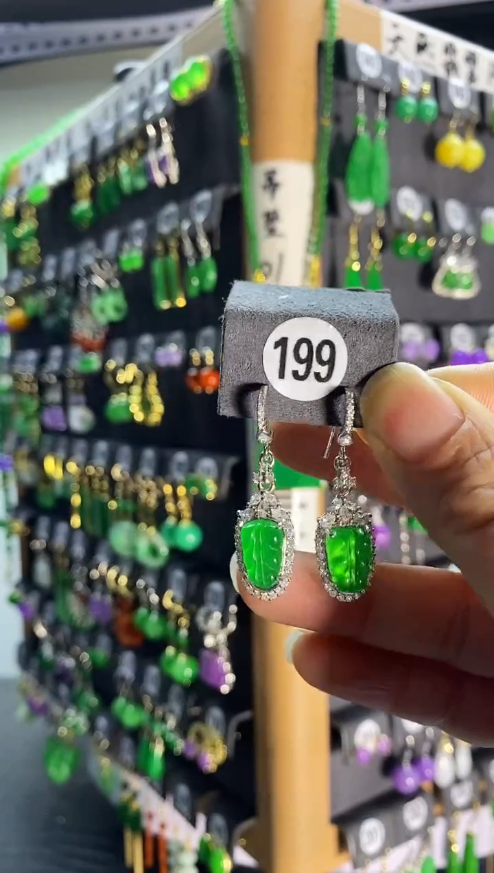 【闪购商品】翡翠耳饰银S925镶嵌199....