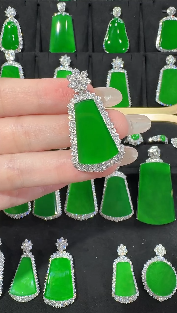 颈饰18K金镶嵌翡翠无事牌天然A货翡翠72h鉴赏期