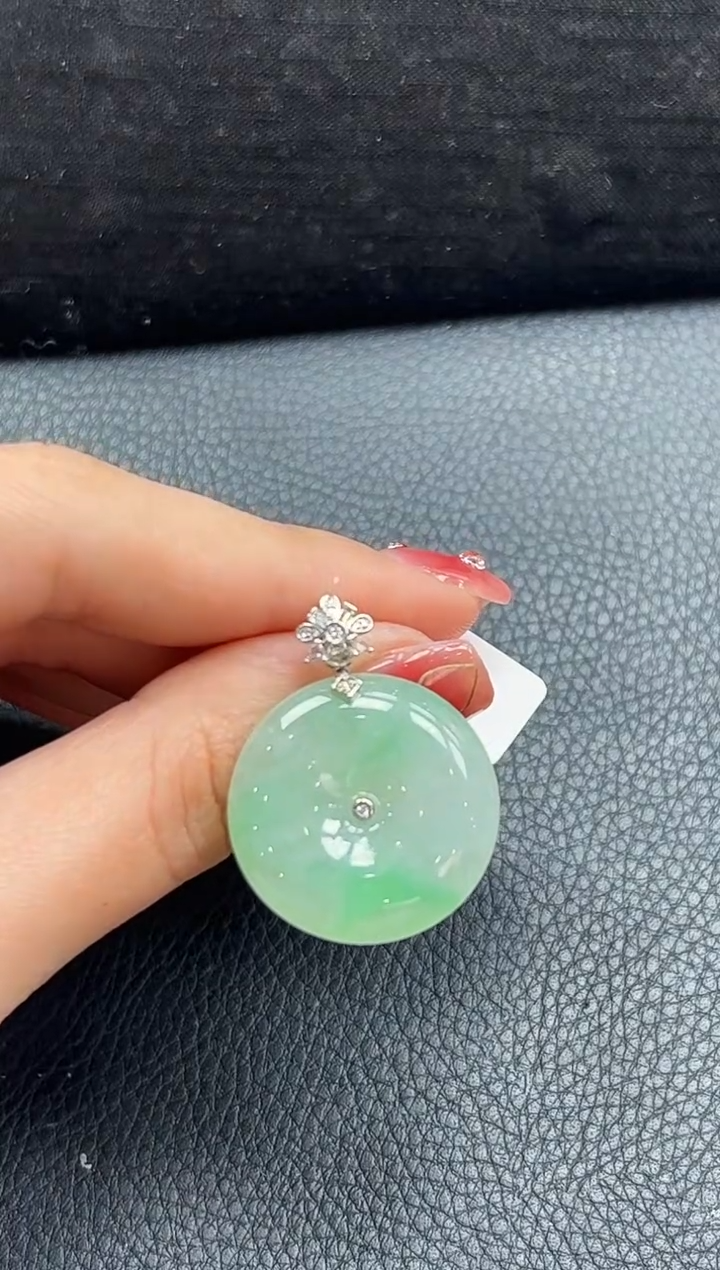 【闪购商品】翡翠颈饰18K金镶嵌平安扣