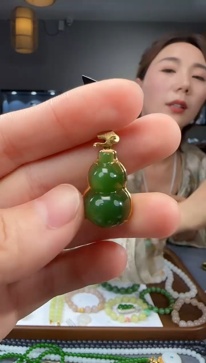 和田玉18K金镶嵌吊坠(不含链)1