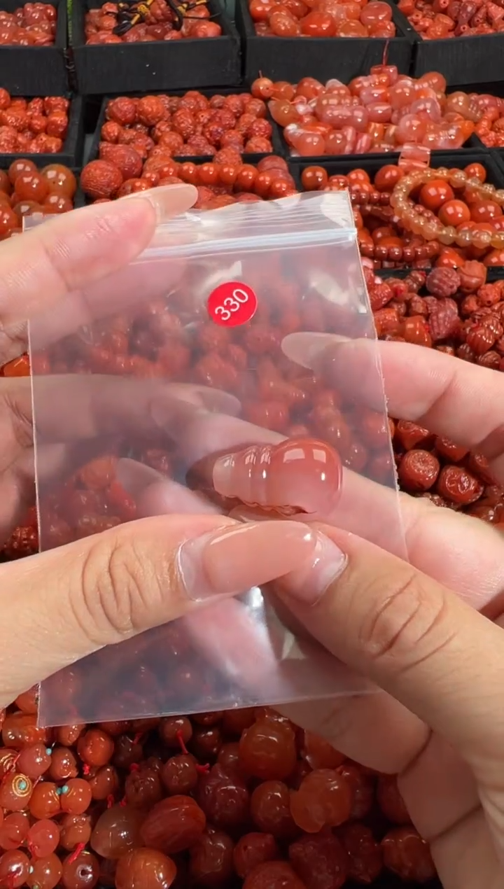 南红玛瑙未镶嵌颈饰1
