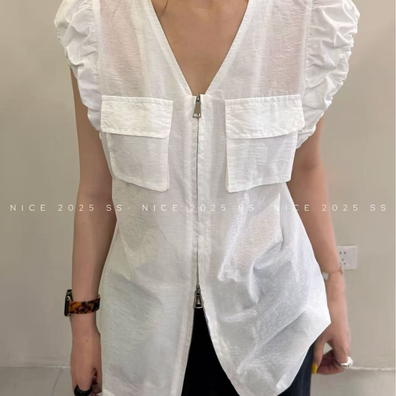 5208通勤高级感 小众云朵袖口袋上衣