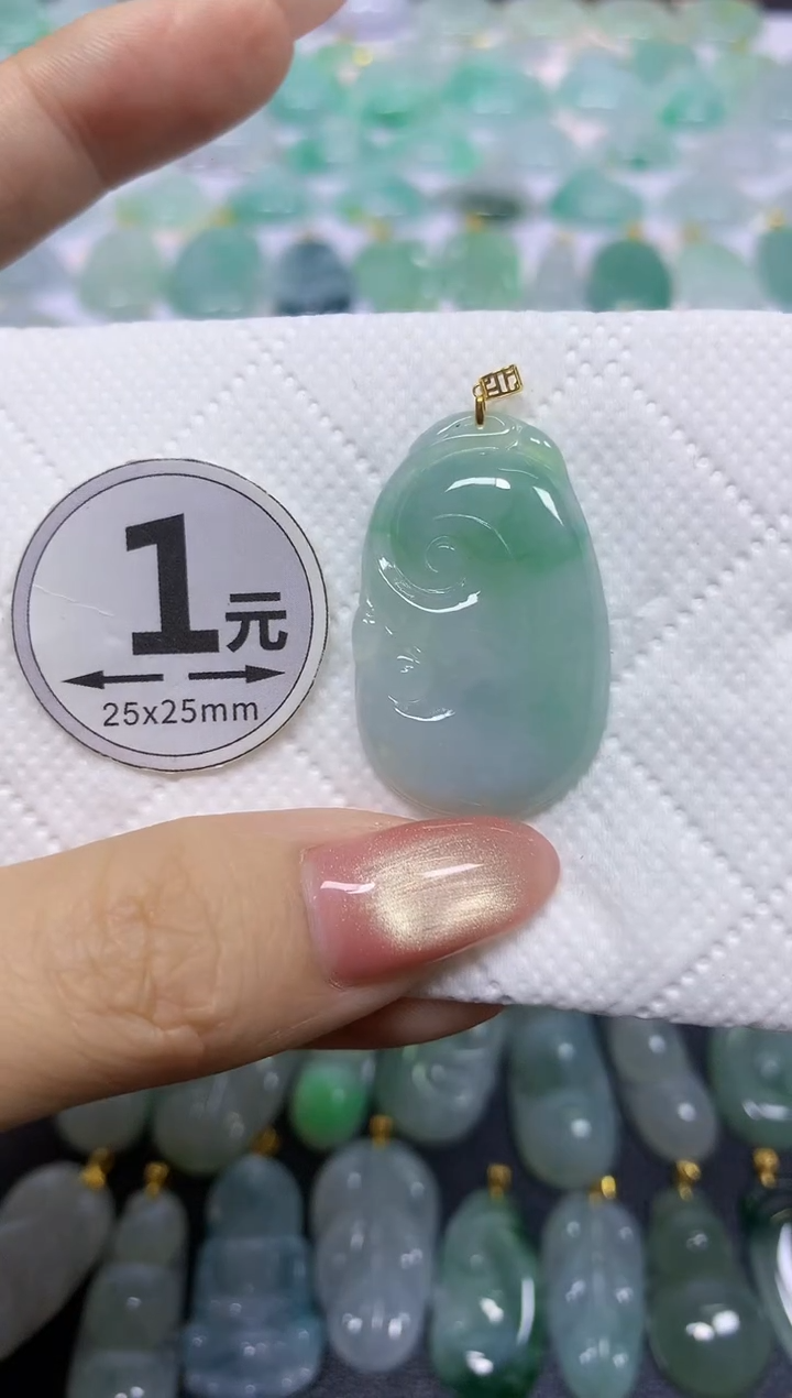 翡翠18K金镶嵌颈饰天然翡翠A货