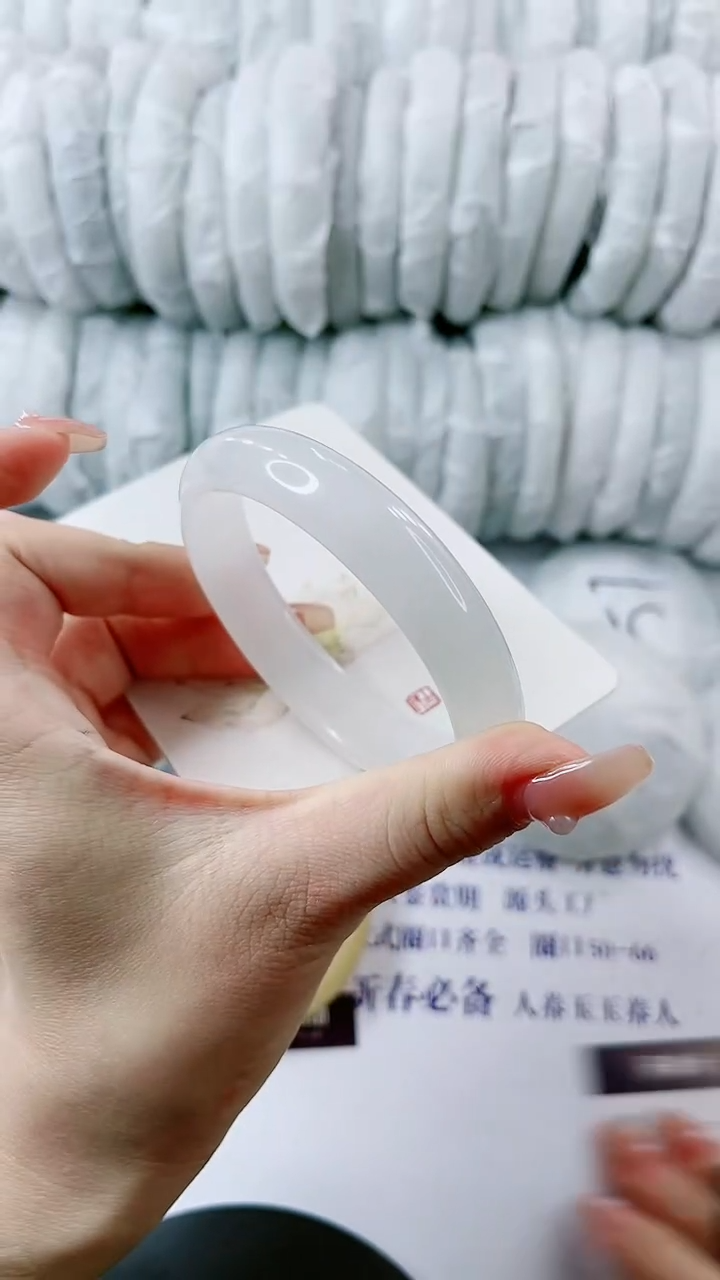 【闪购商品】石英质玉手镯未镶嵌0481488694-多样性发货